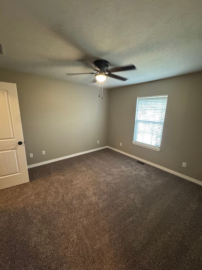 Building Photo - Gorgeous 3 Bedroom, 2 Bathroom Home in Nixa!