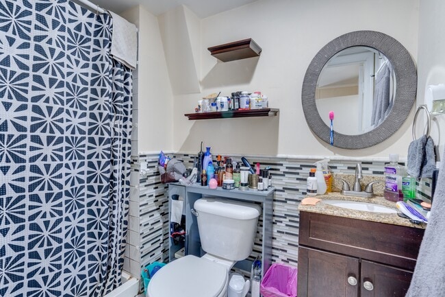 Building Photo - 7913 Central Park Cir