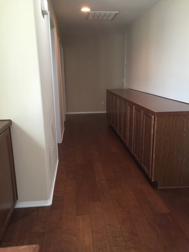 Building Photo - Executive Home!