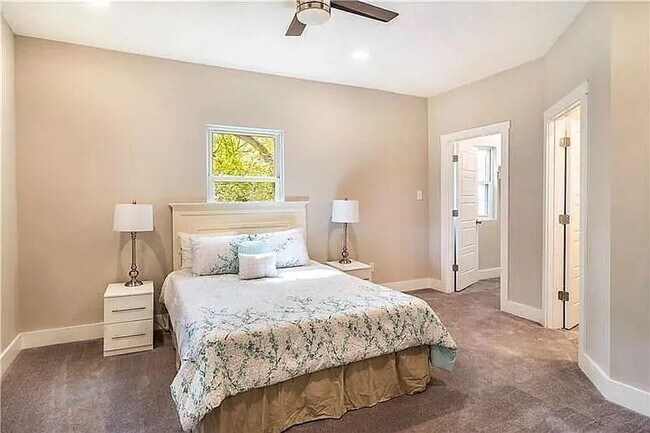 Building Photo - 4 Bed 3 Bath in Oakmont