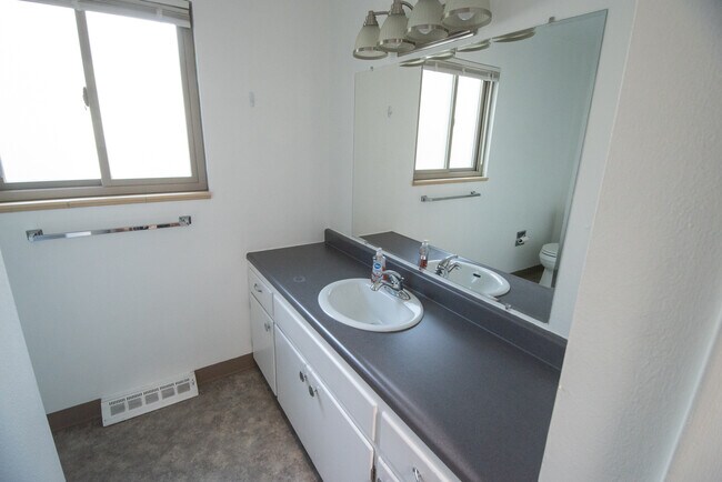 Building Photo - 9 Paramount Pkwy