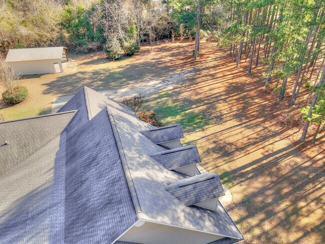 Building Photo - Large House on 3.5 Acres in Harlem