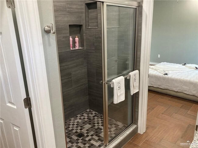 Building Photo - 18 S 6th St