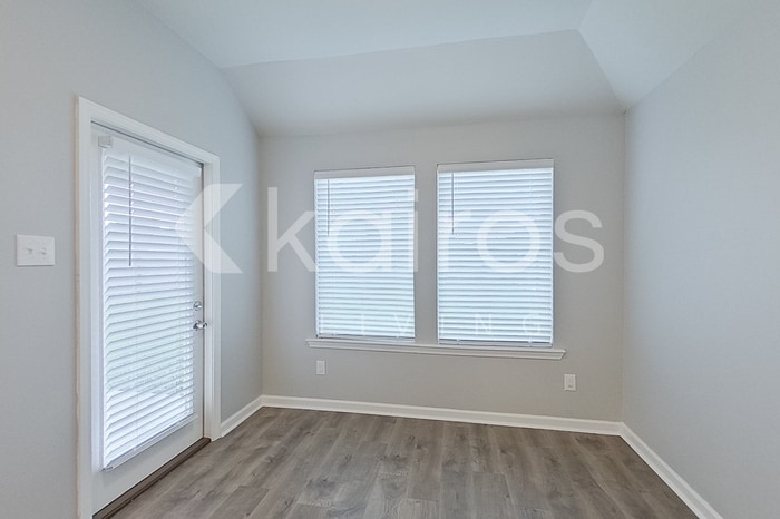 Building Photo - 413 Mango Dr