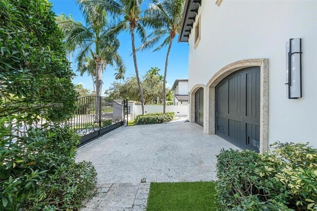 Building Photo - 1331 Bay Terrace