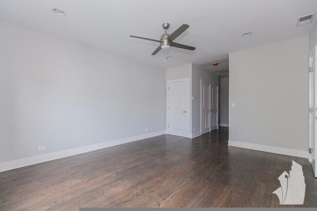 Building Photo - 3921 North Janssen-2N