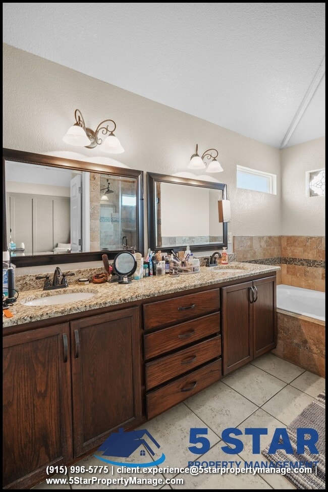 Building Photo - 6052 Bandolero Dr