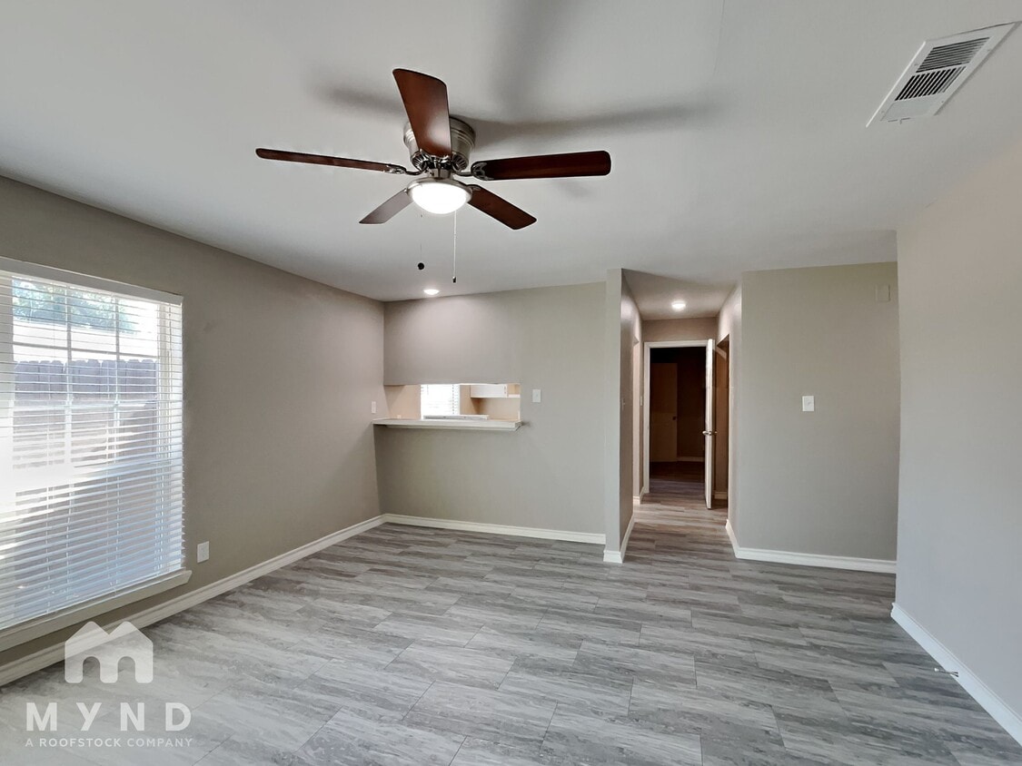 Building Photo - 1507 Cardinal Dr