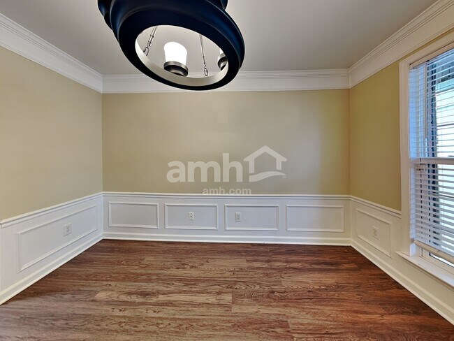 Building Photo - 1536 Cardinal Ln