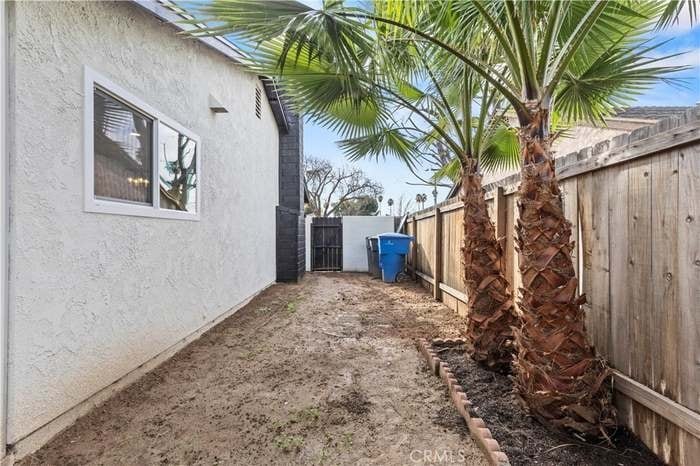 Building Photo - 2875 Myers St