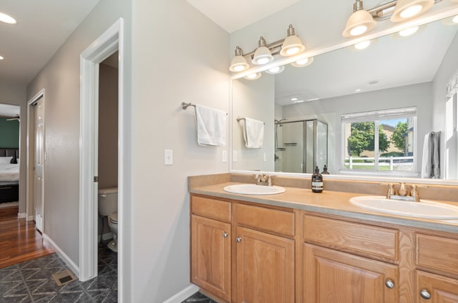 Building Photo - Low-Maintenance Living in Colorado Springs...