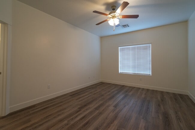 Building Photo - Small Dog Friendly Home With RV Parking