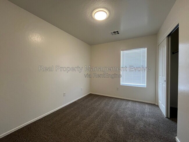 Building Photo - 7347 N 72nd Dr
