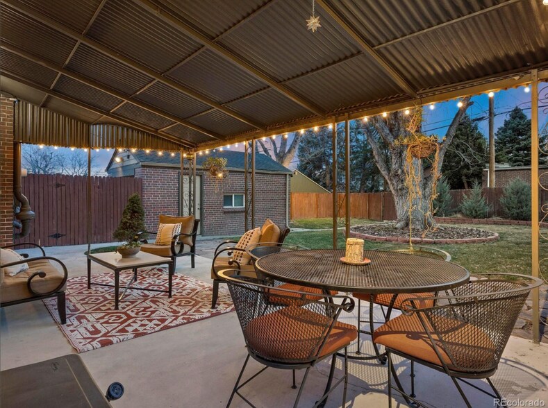 Building Photo - 2809 N Raleigh St