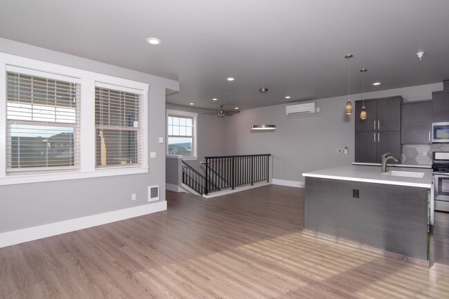 Building Photo - Liberty Lake Stonehill Luxury Condo in the...