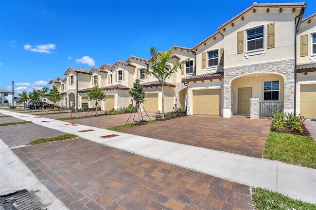 Building Photo - 2425 SE 28th Dr