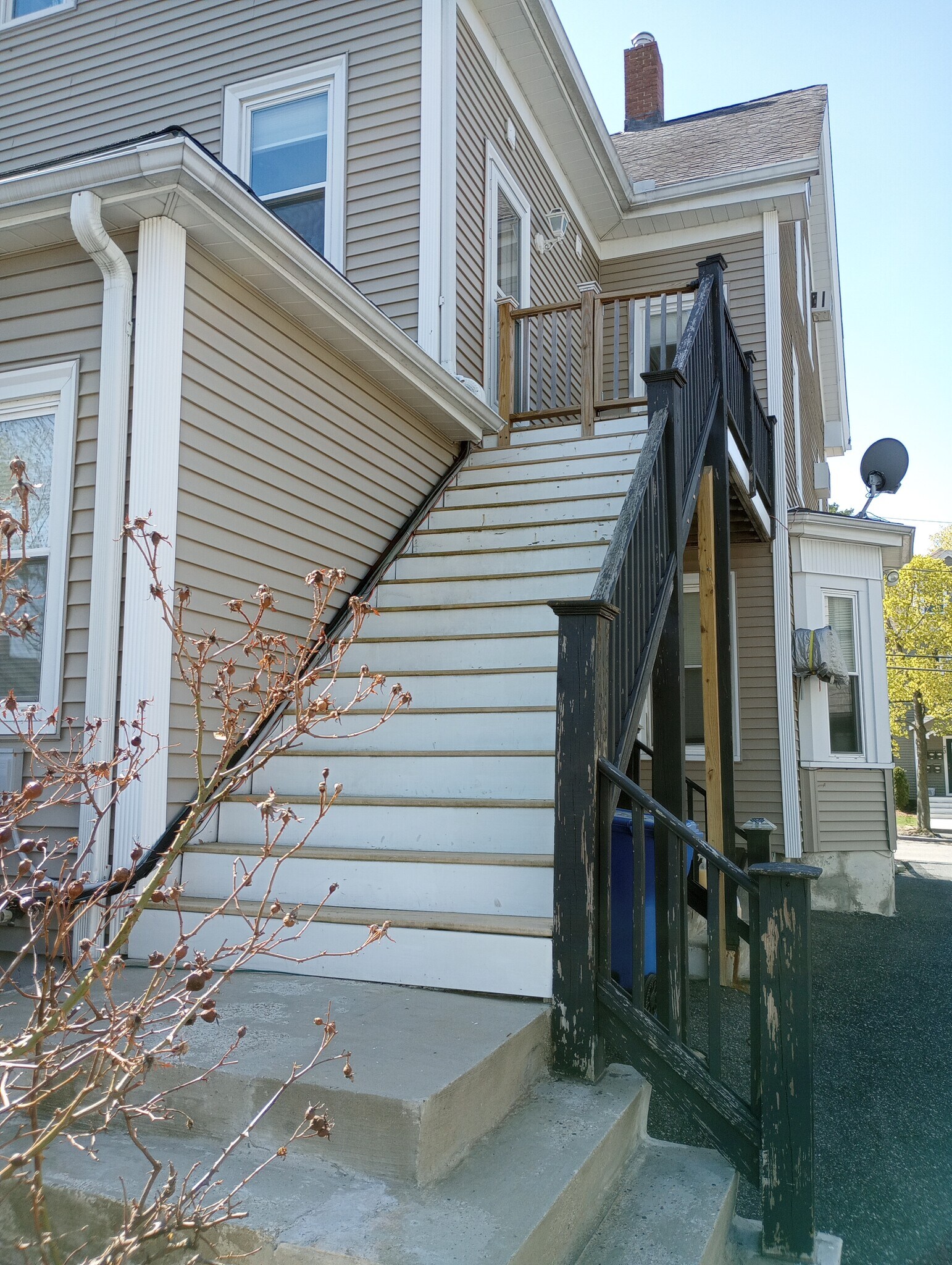 Back entrance from driveway - 28 Robbins St