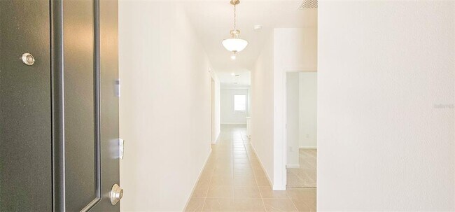 Building Photo - 429 Silver Palm Dr