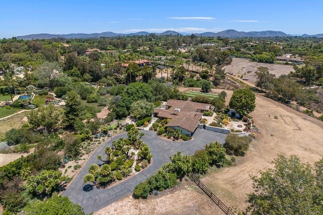 Building Photo - This Beautiful Hacienda Style Home combine...