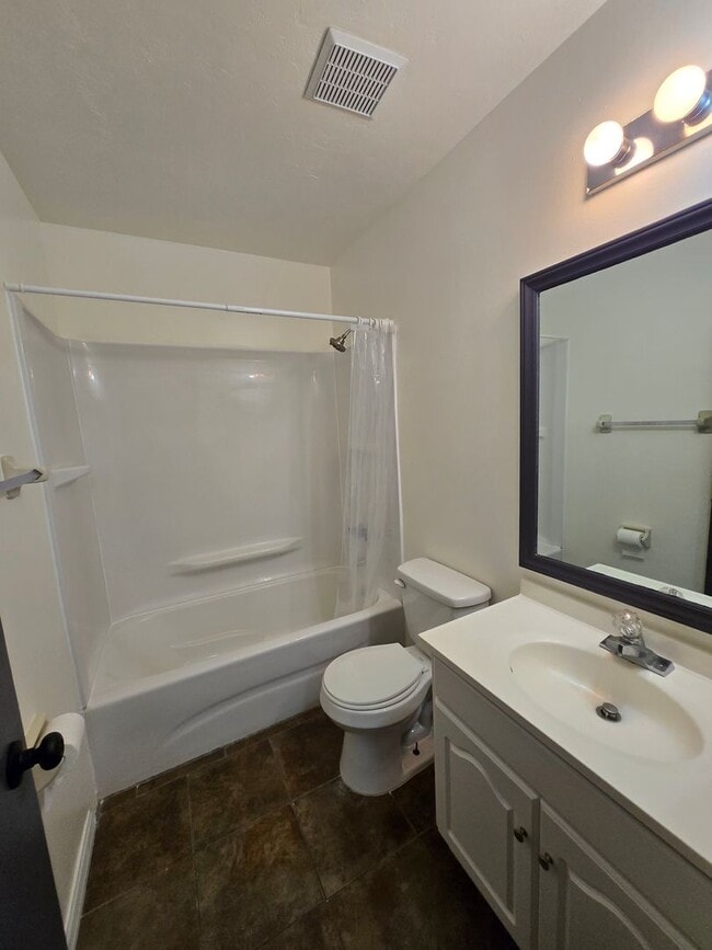 Building Photo - 2/1.5 in Foxmoor!