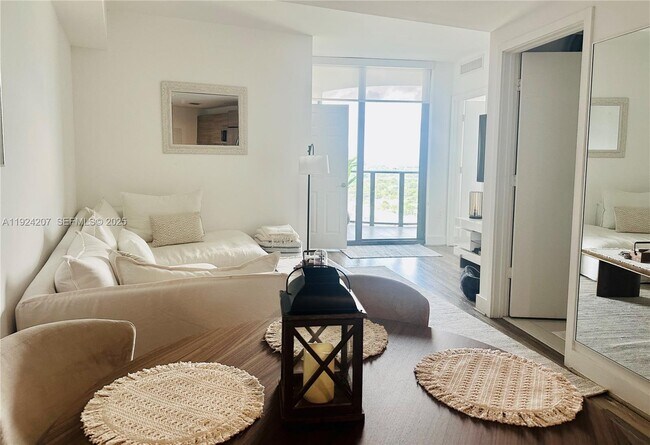 Building Photo - 121 NE 34th St