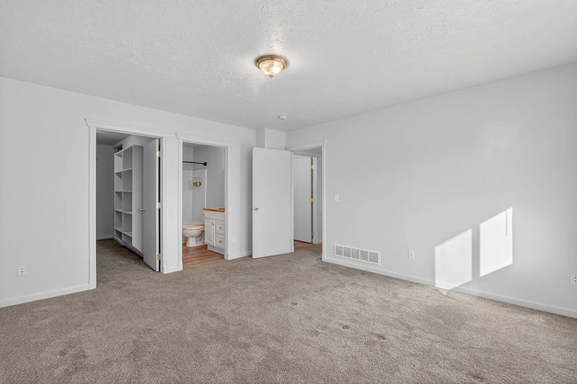 Building Photo - Impressive 5 bed/3 bath twin home in Chubbuck with just under 3000 square feet.