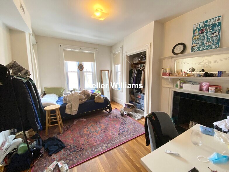 Building Photo - 76 Saint Stephen St