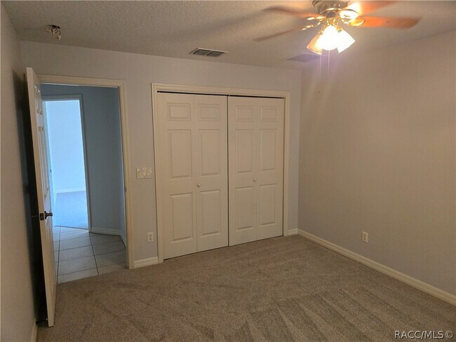 Building Photo - 14 Hollyhock Ct