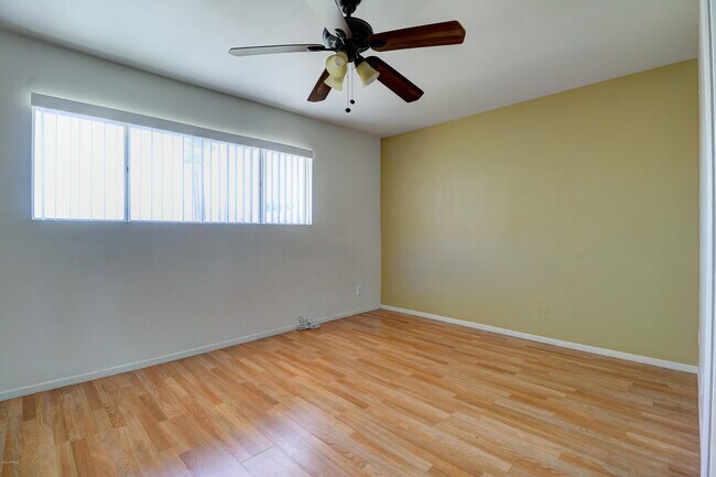 Building Photo - 2379 W Hazelwood St