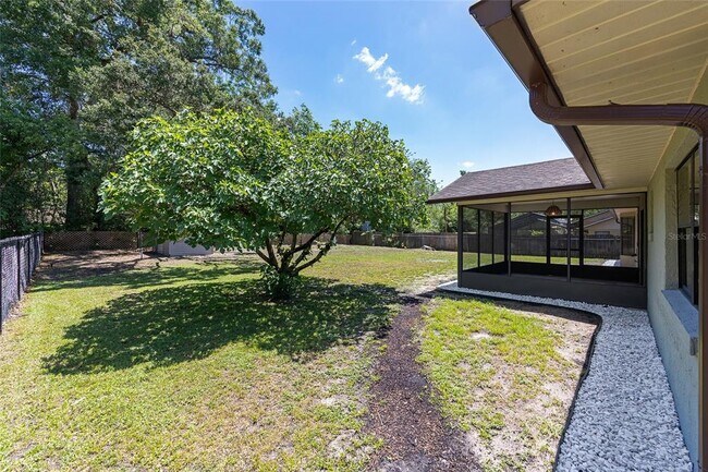 Building Photo - 6057 SE 39th Ave