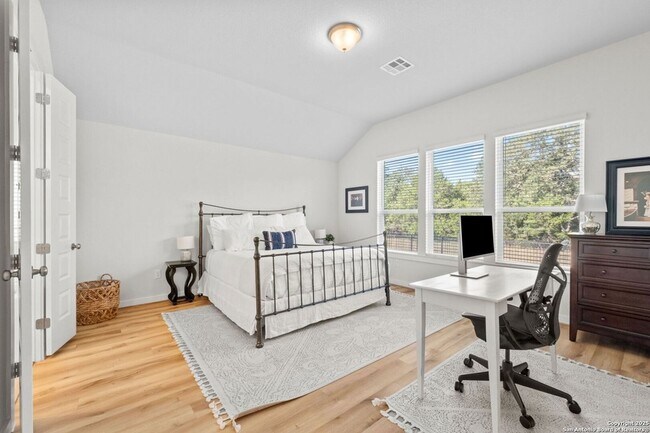 Building Photo - 143 Maravillas