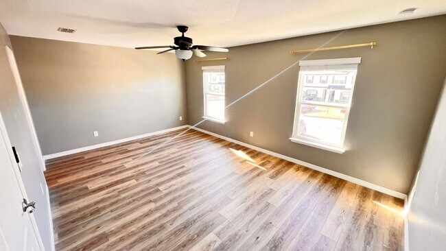 Building Photo - 600 Northern Way