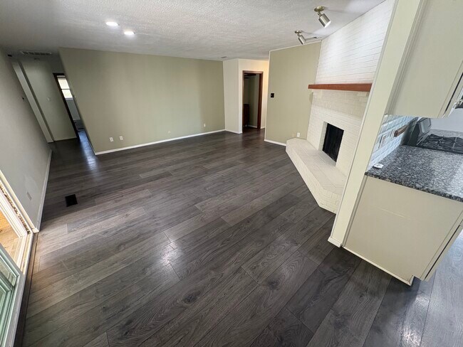 Building Photo - 7116 Ticonderoga Rd NE