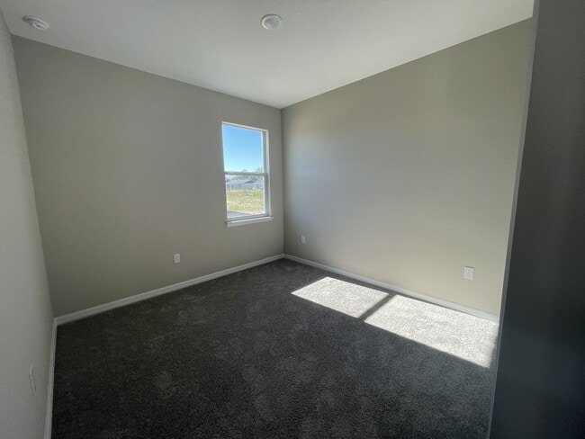 Building Photo - 73 Maple Dr