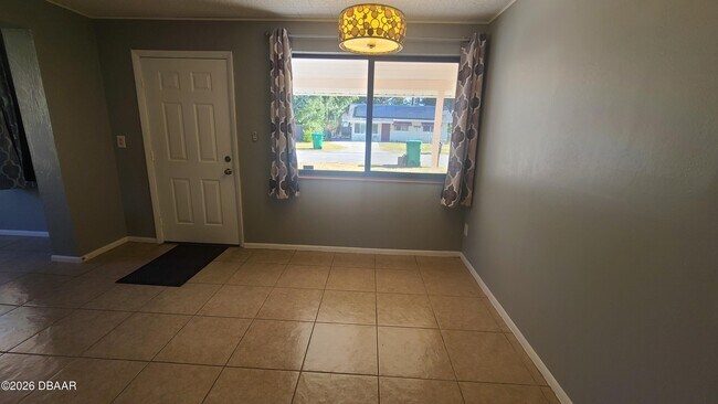 Building Photo - 1350 Jarecki Ave