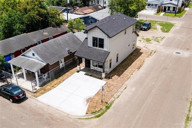 Building Photo - 230 N Pino St