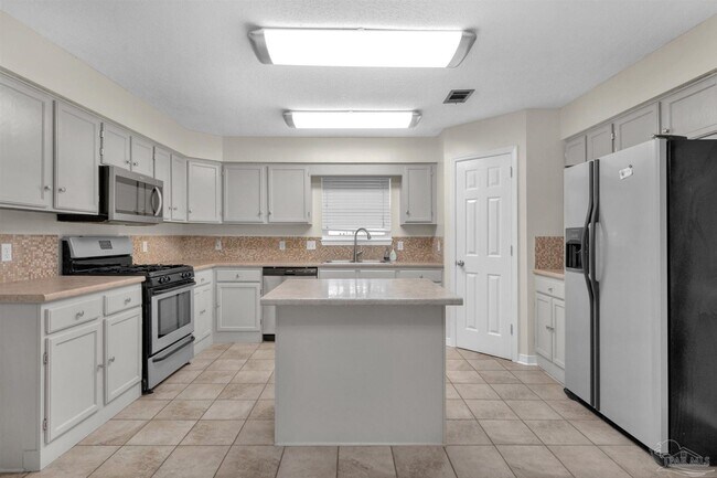 Building Photo - 9033 Bluebay Ln