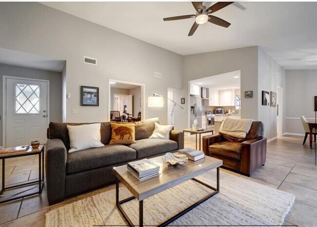 Building Photo - 9518 Topridge Dr