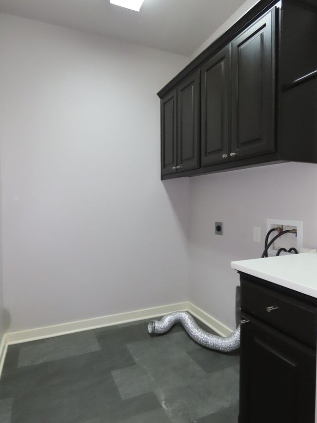 Building Photo - Beautiful 3 Bedroom, 2 Bath Home in South ...