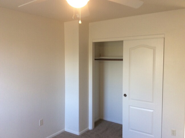 Building Photo - 4 Bdrm + Den / 2.5 Bath, 2 Story NW, off T...