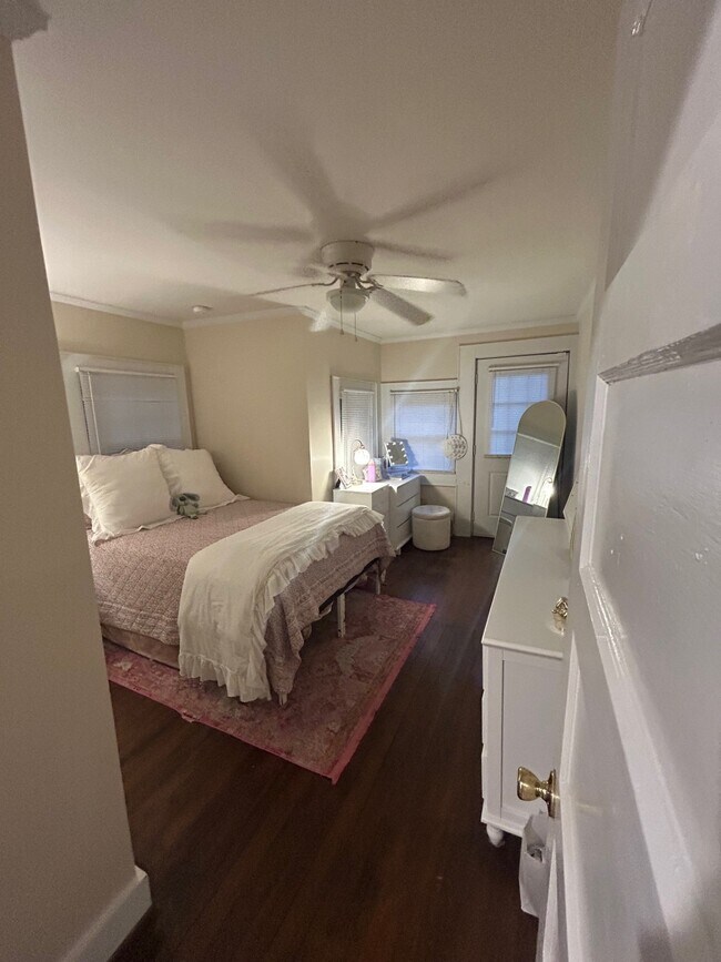 Building Photo - 149 S Bull St