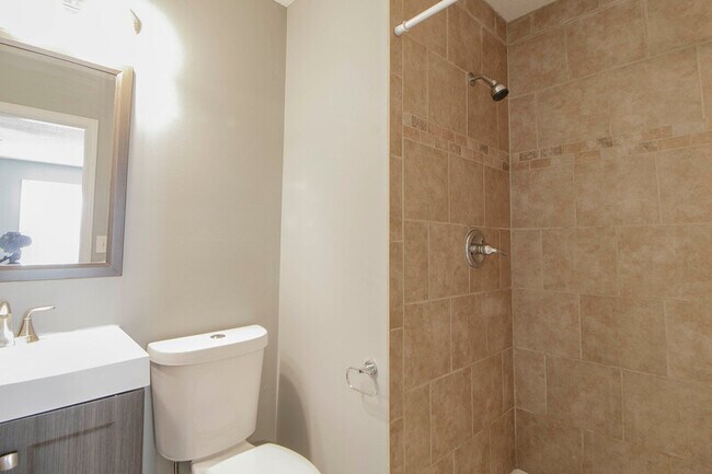 Building Photo - 205 Ruf Dr