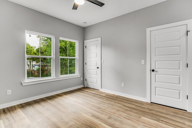 Building Photo - 312 E Blount St