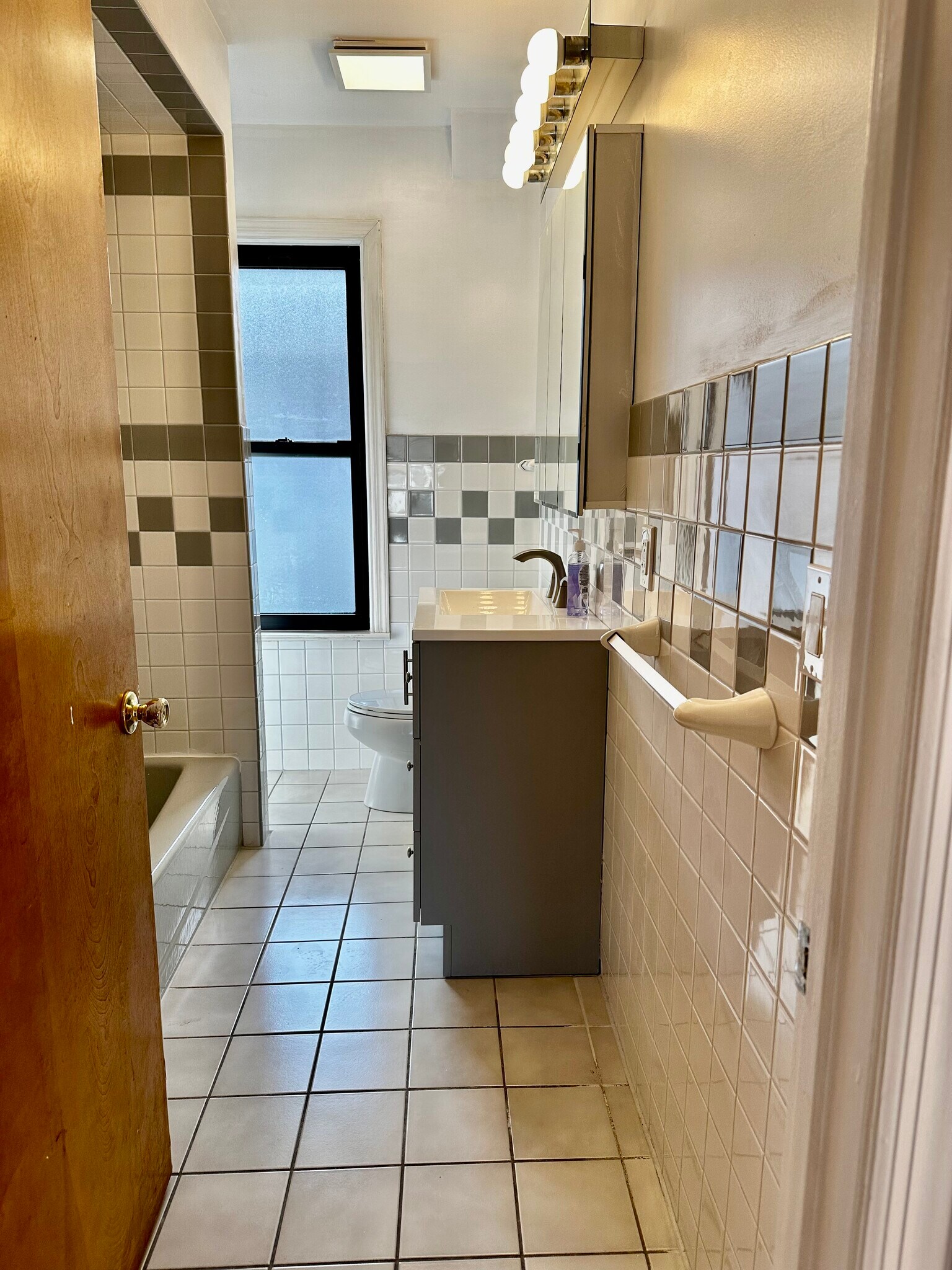 Full bath - 227 Hamilton Ave