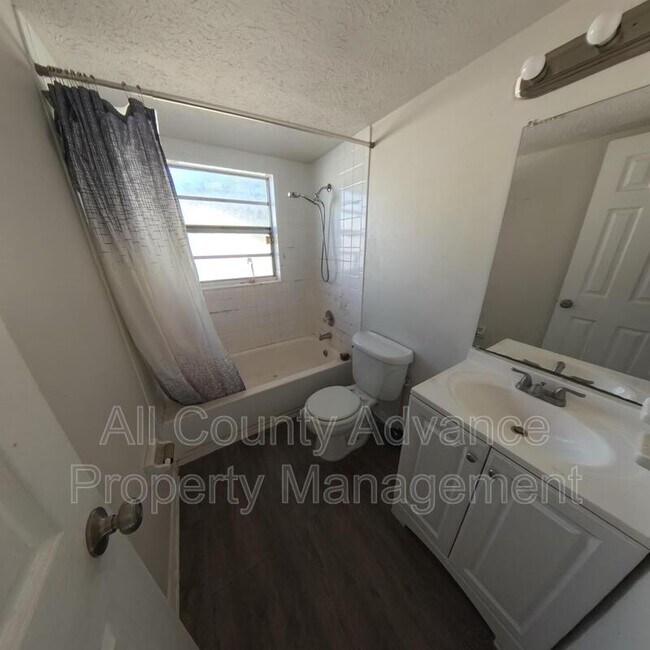 Building Photo - 4911 E Temple Heights Rd