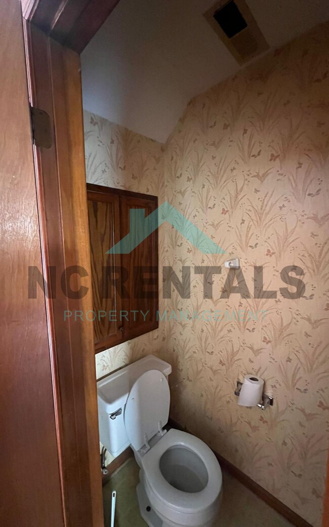 Building Photo - 340 Vista Cir