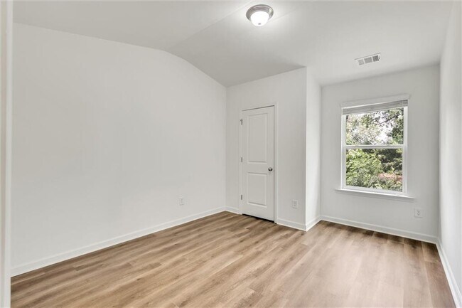 Building Photo - 5312 Brooklands Dr