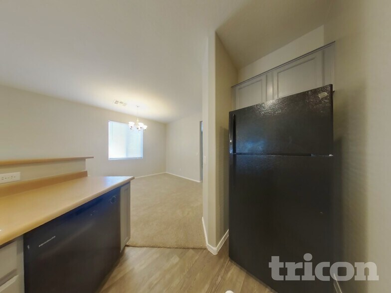 Building Photo - 6410 S 72nd Ln