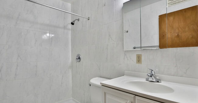 Tiled Bathrooms and Showers - 1313 Como Ave SE
