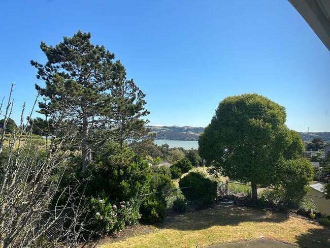 Building Photo - Benicia House in a Desired Location
